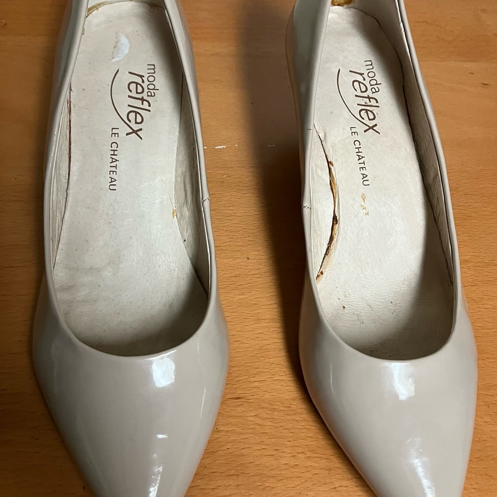 Le Chateau Women's Cream Heels